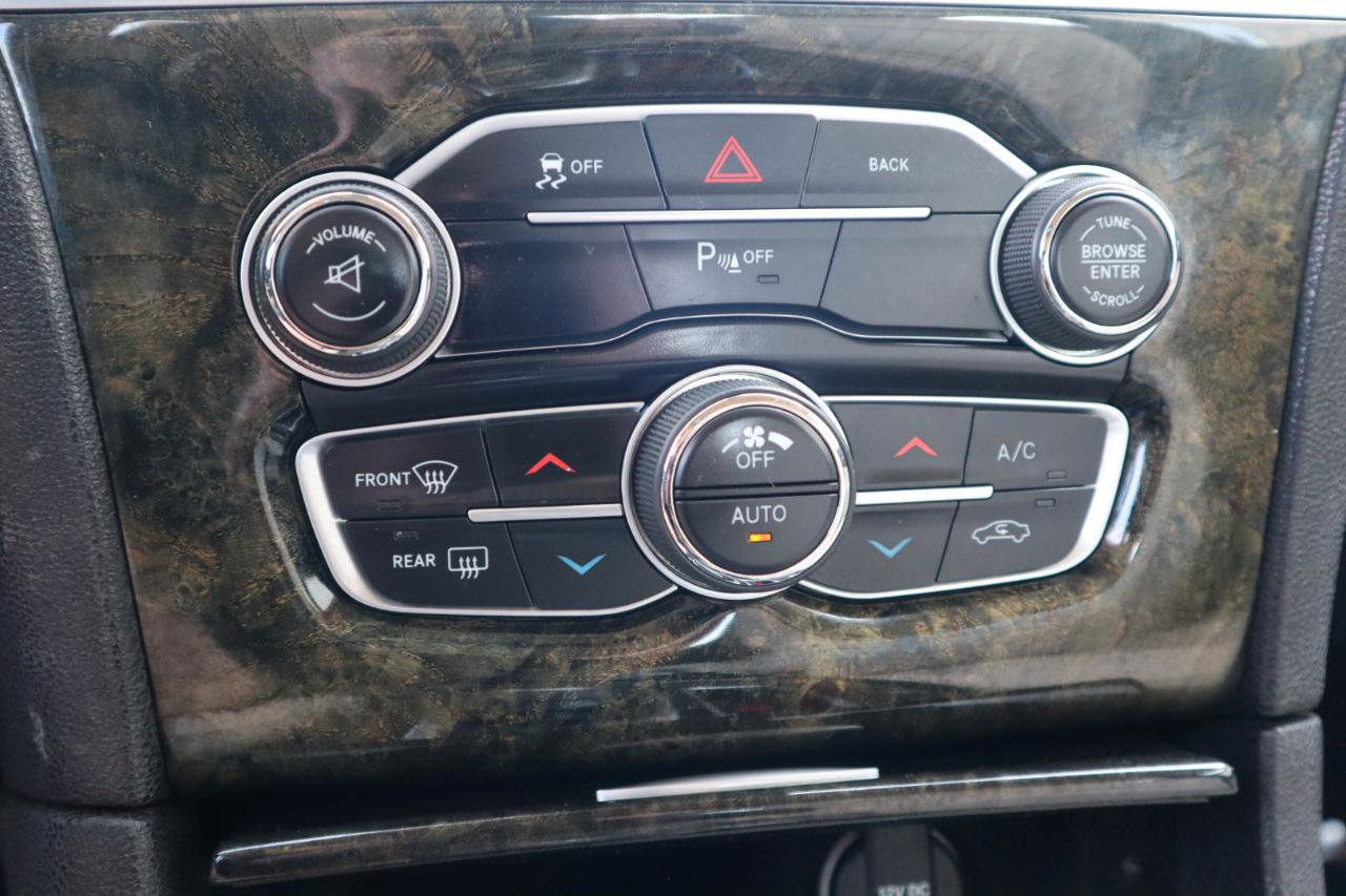 Used 2015 Chrysler 300 C w/ Light Group image 78