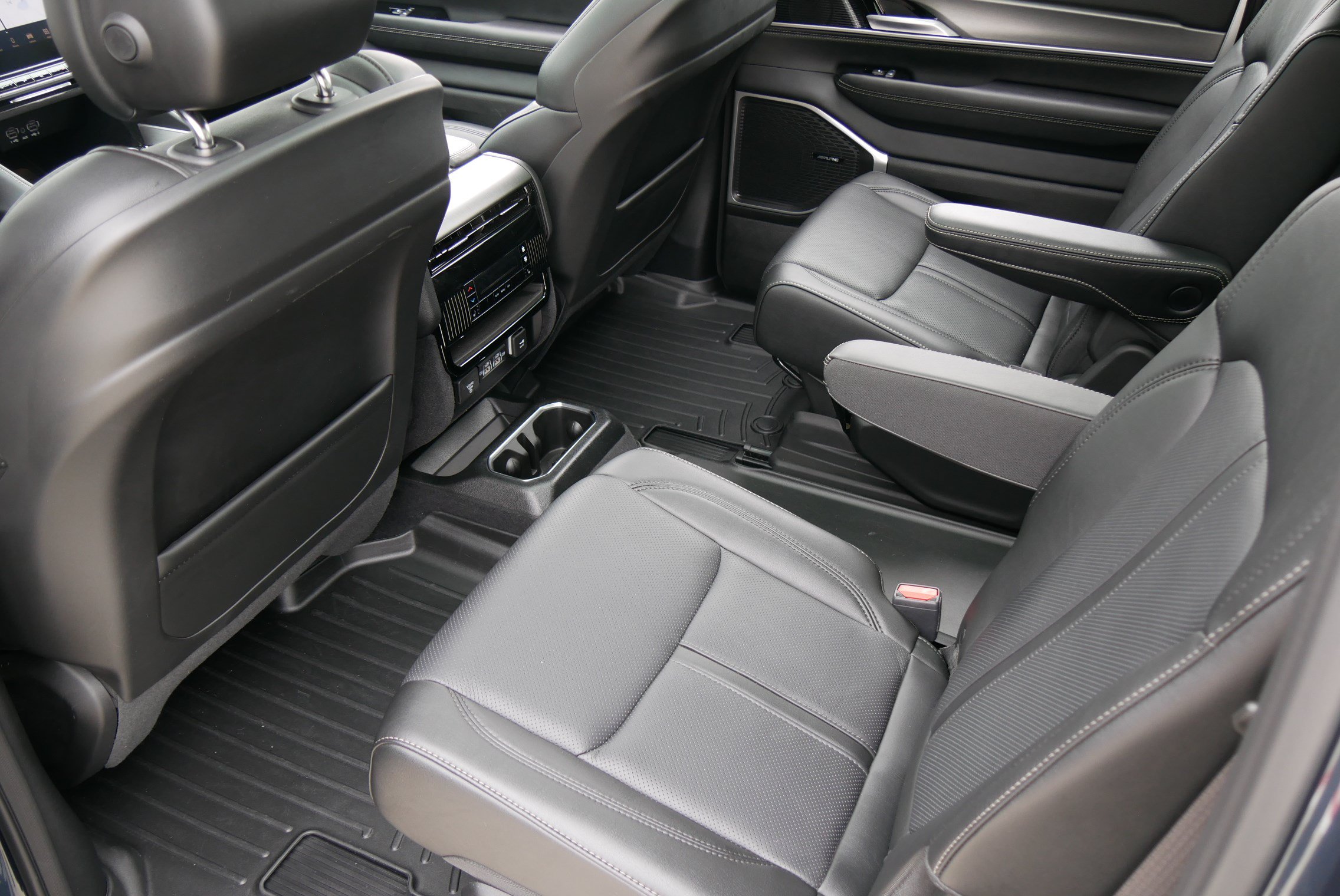 Used 2025 Jeep Wagoneer Series II w/ Premium Group I AWD/4WD image 13