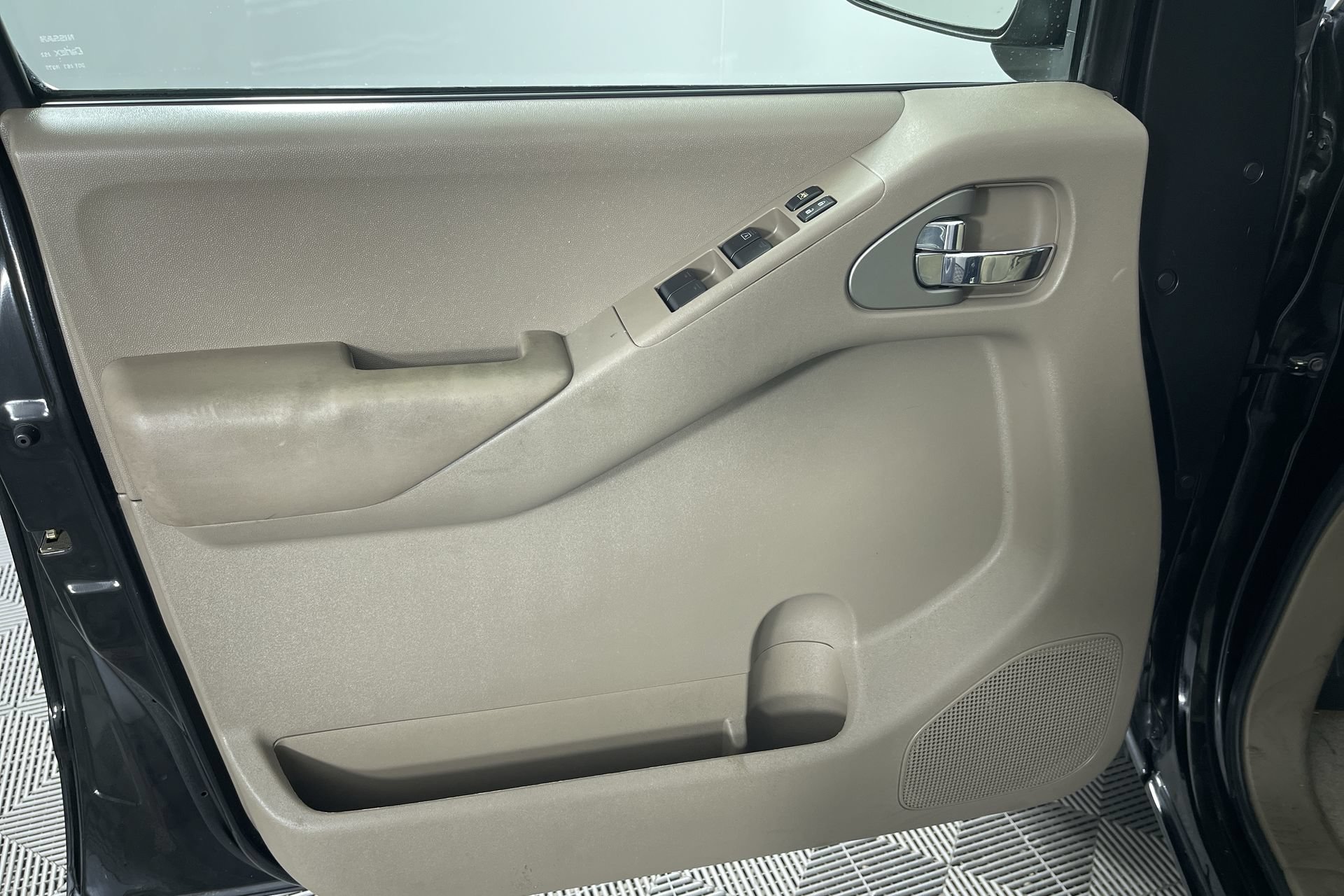Used 2008 Nissan Frontier SE w/ SE Value Truck Pkg AWD/4WD image 14
