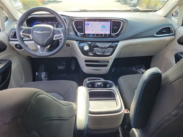 Used 2021 Chrysler Pacifica Touring FWD image 12