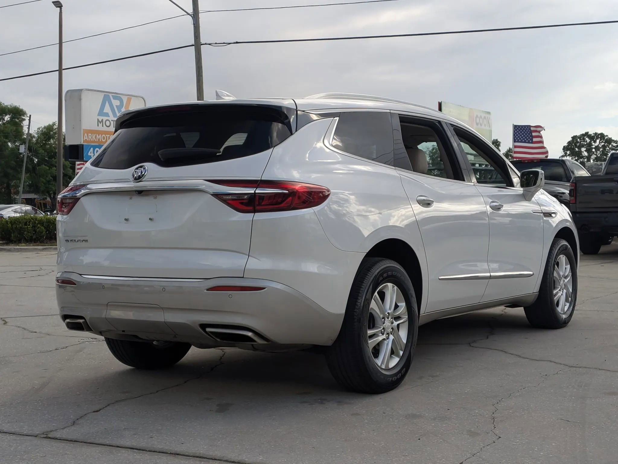 Used 2020 Buick Enclave Essence FWD image 3