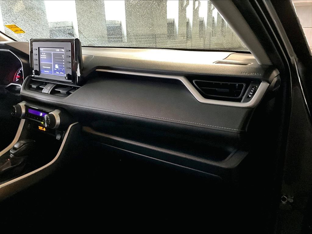 Used 2020 Toyota RAV4 XLE w/ Convenience Package image 26