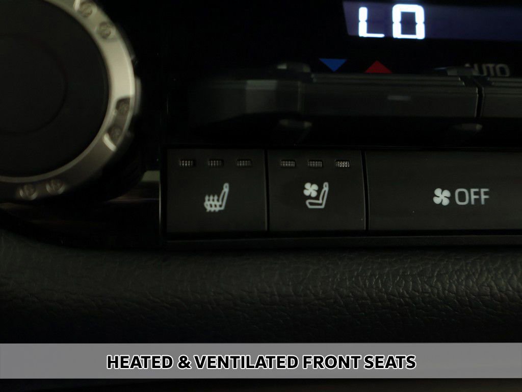 Used 2025 Toyota Tundra Limited AWD/4WD image 7