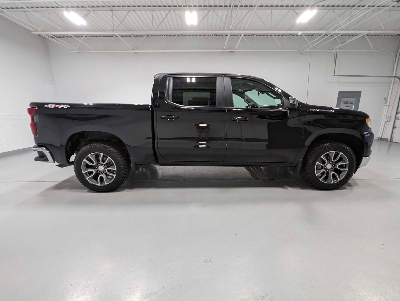 Certified 2022 Chevrolet Silverado 1500 LT AWD/4WD image 7