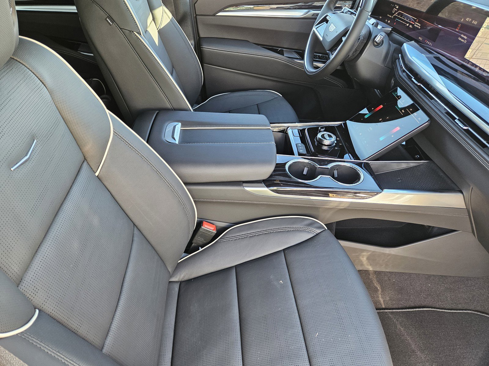 New 2026 Cadillac Escalade ESV Sport w/ LPO, ONYX Package image 10