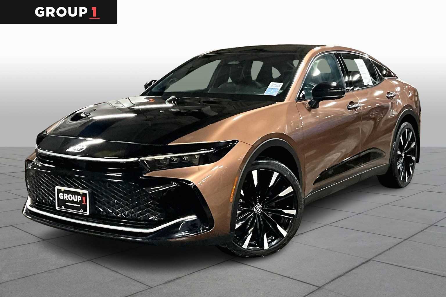 Used 2023 Toyota Crown Platinum image 1