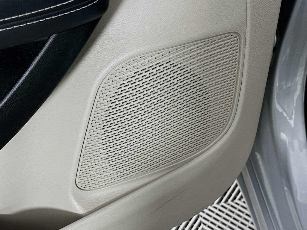 Certified 2024 Chrysler Pacifica Touring-L FWD image 28