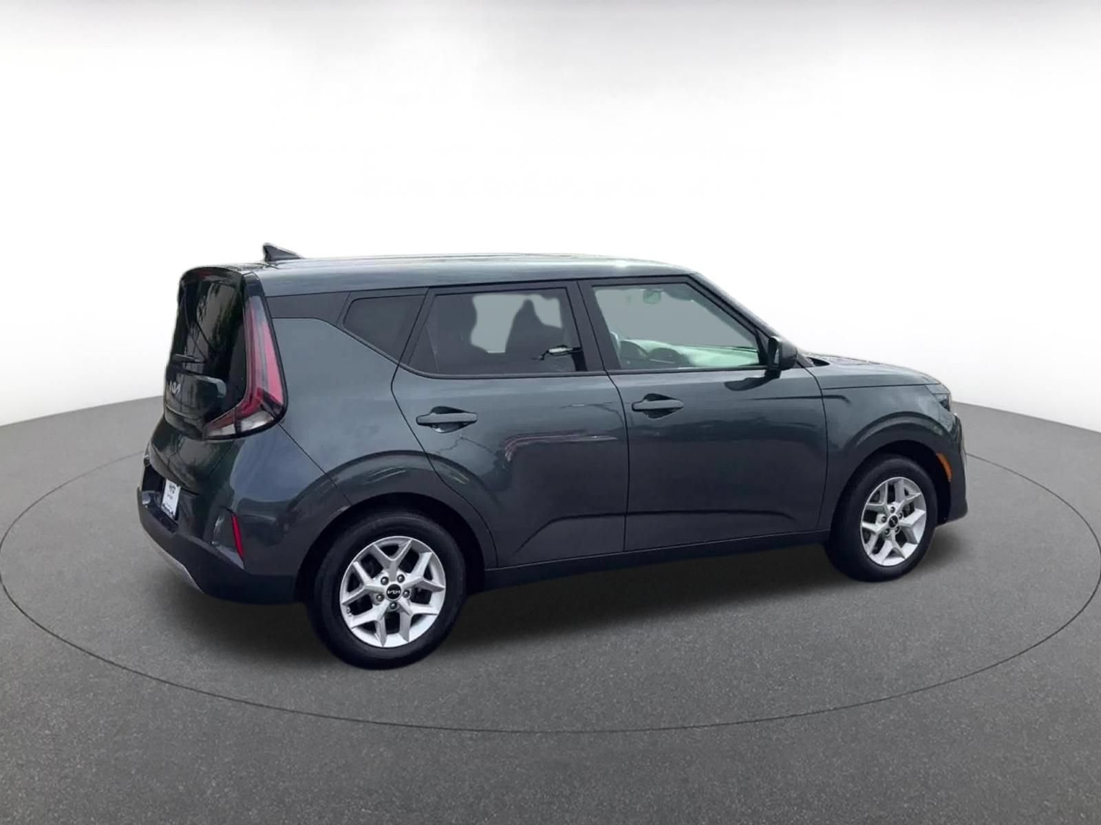Used 2025 Kia Soul LX w/ LX Technology Package FWD image 15