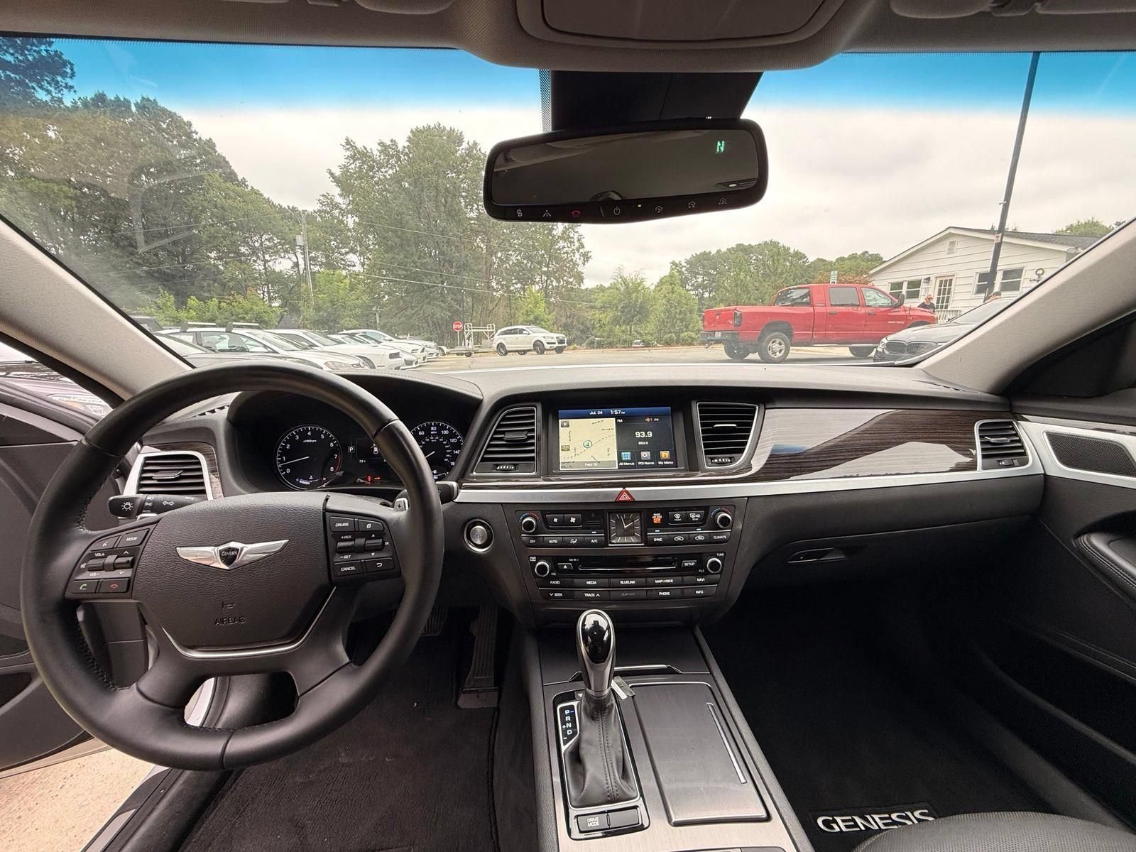 Used 2015 Hyundai Genesis 3.8 RWD image 31