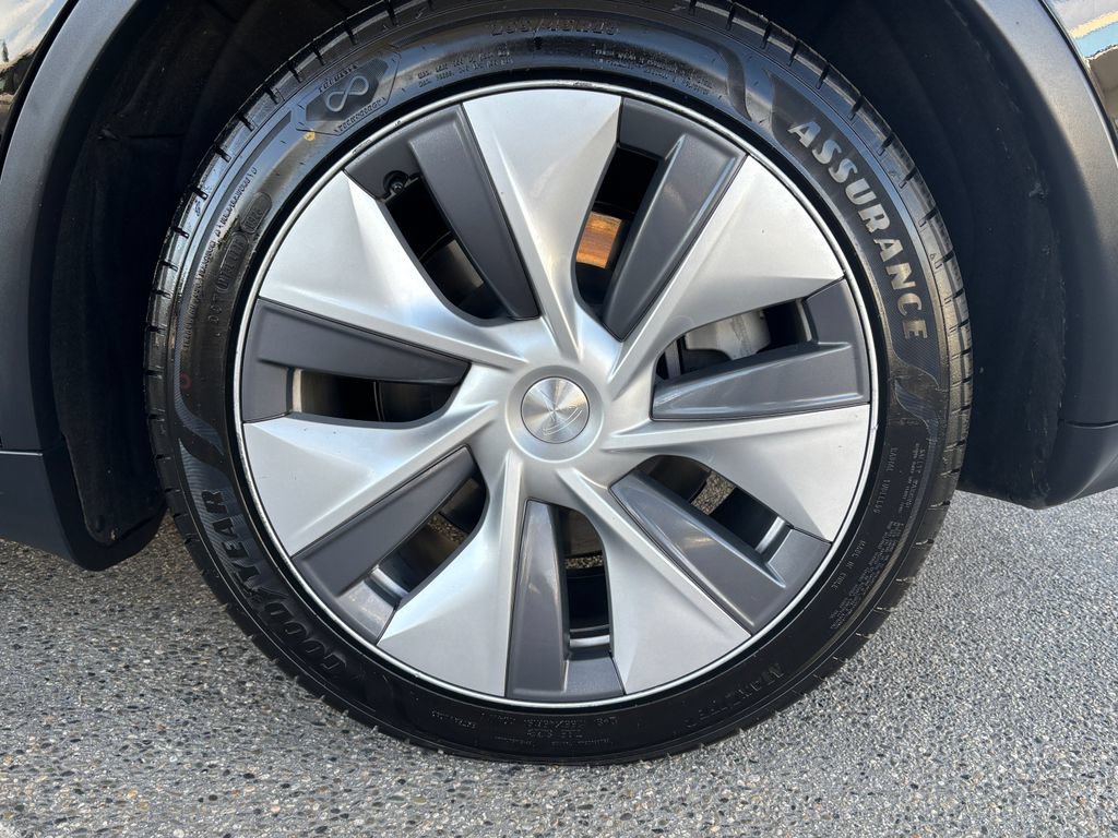Used 2023 Tesla Model Y Long Range AWD/4WD image 27