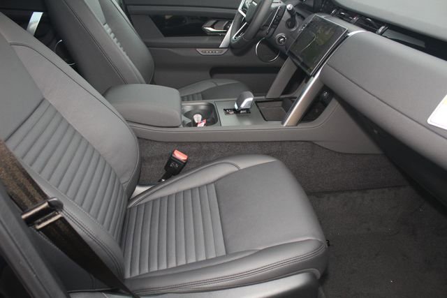 New 2025 Land Rover Discovery Sport S image 3