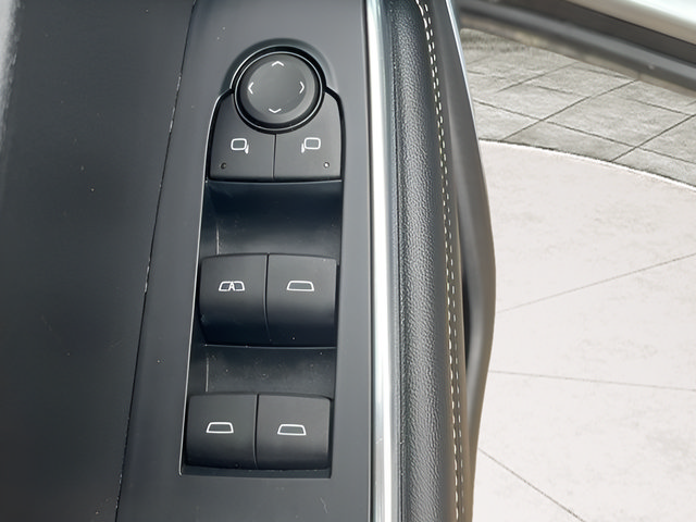 Used 2025 GMC Acadia Elevation FWD image 15