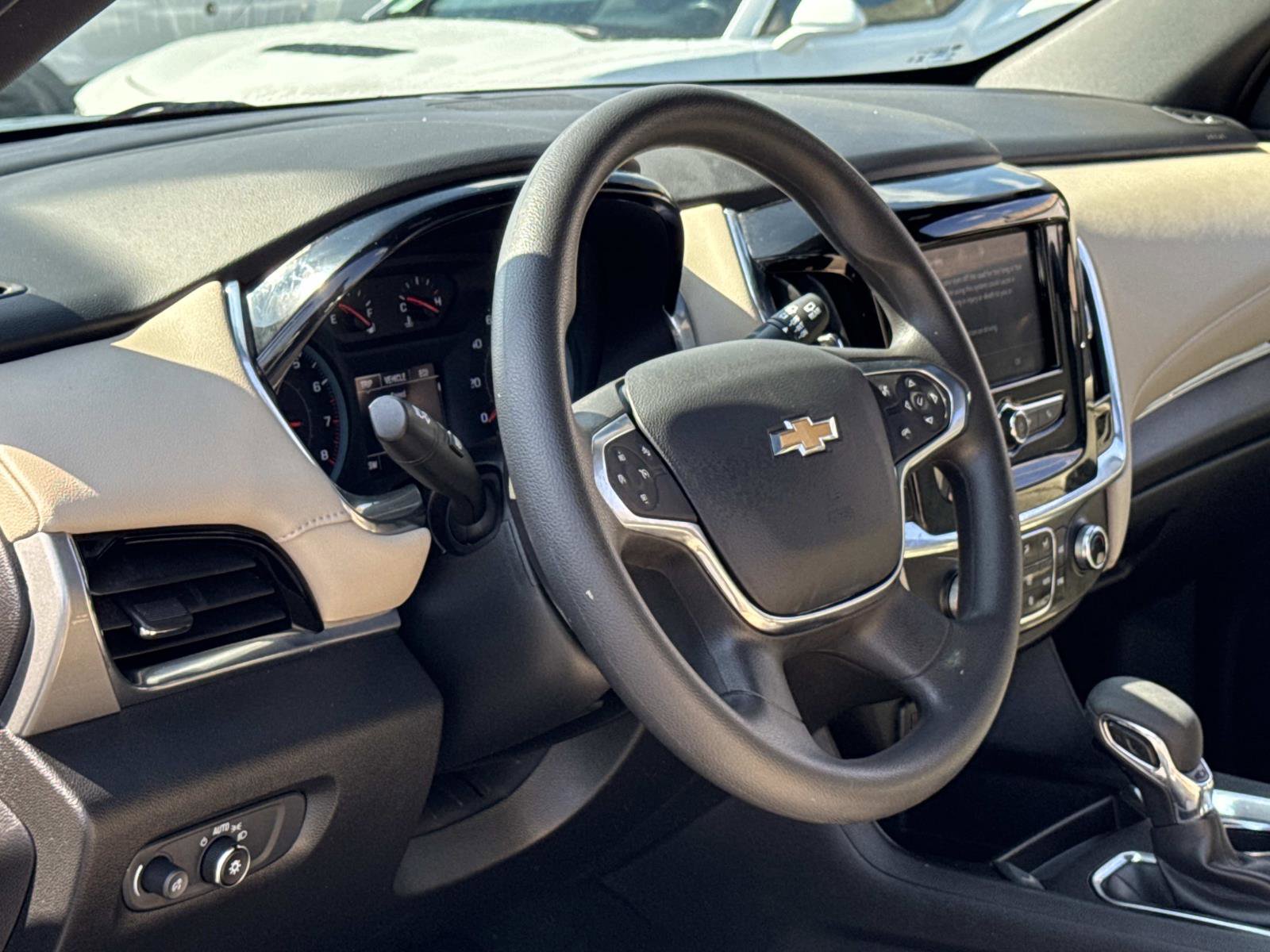 Used 2023 Chevrolet Traverse LS image 12