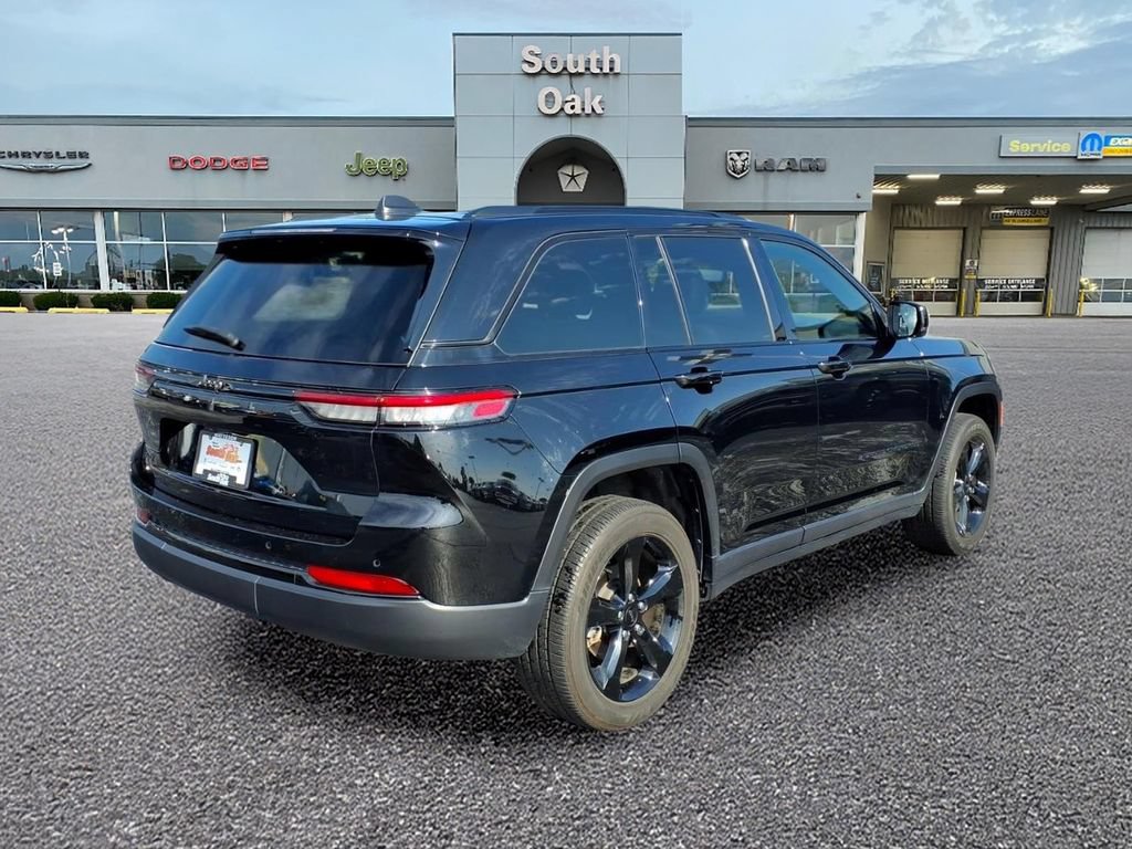 Certified 2024 Jeep Grand Cherokee Altitude AWD/4WD image 3
