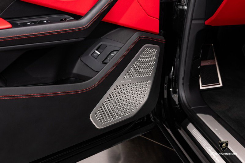 Used 2021 Lamborghini Urus image 20