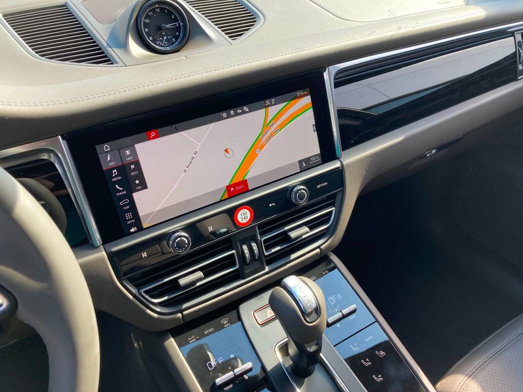 Used 2025 Porsche Macan image 17