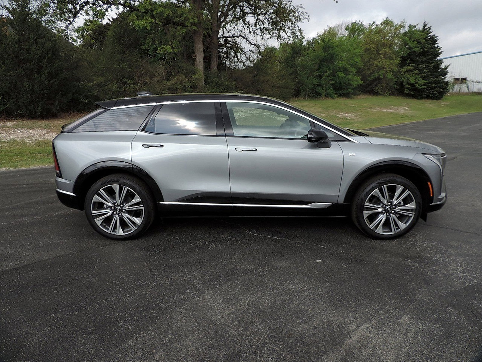 New 2026 Cadillac Optiq Luxury 2 AWD/4WD image 4