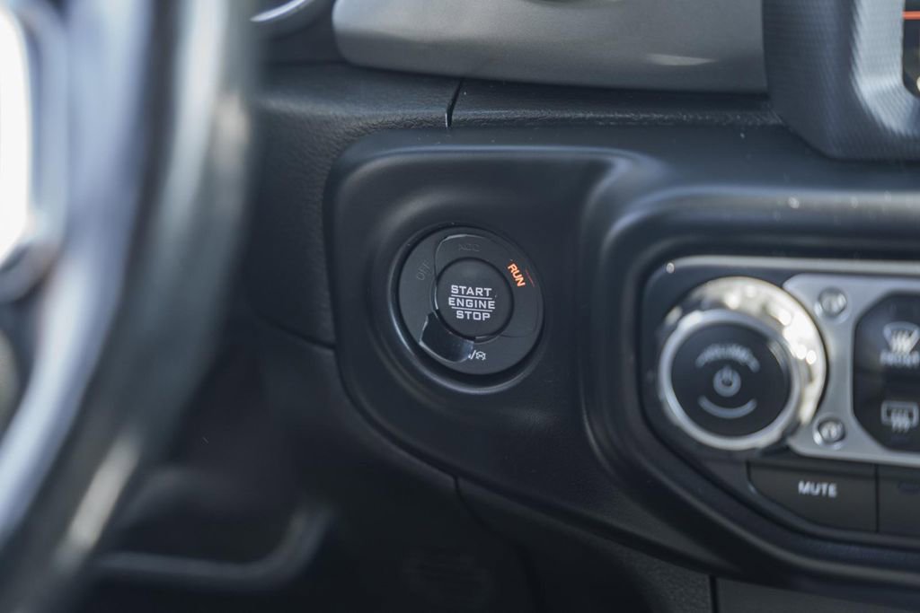 Used 2020 Jeep Wrangler Unlimited Sahara image 27