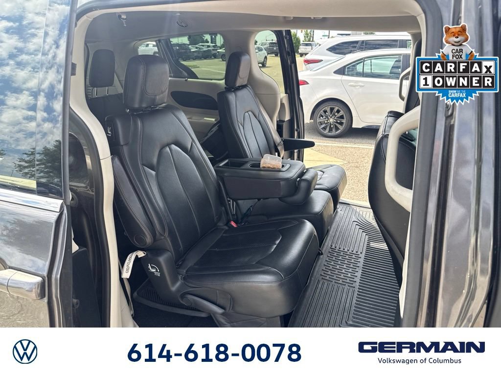 Used 2018 Chrysler Pacifica Touring-L FWD image 4