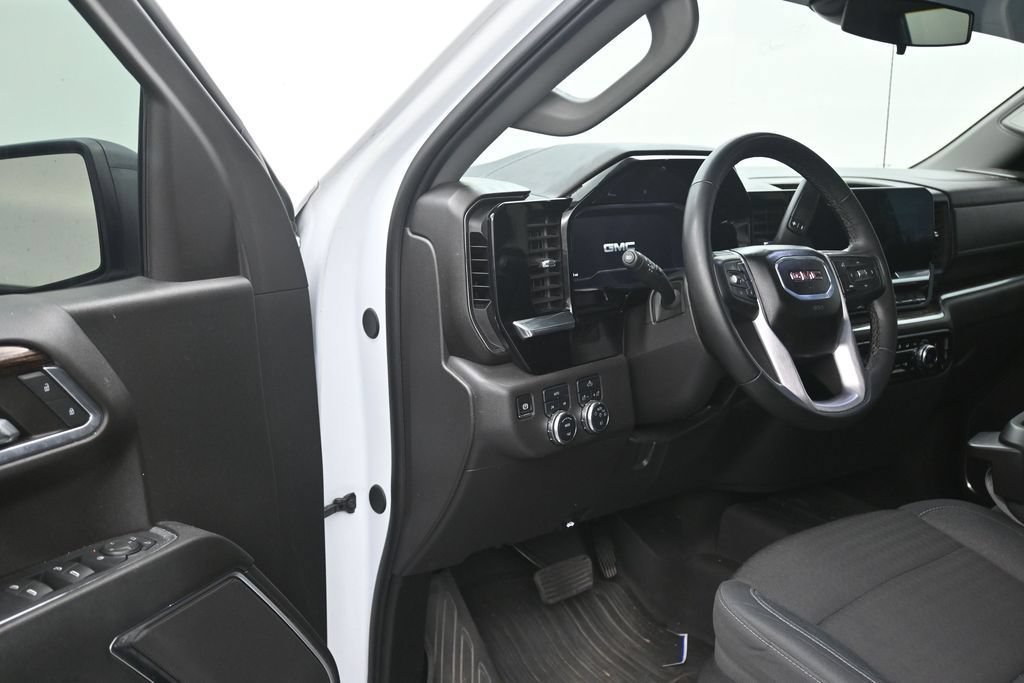 Used 2024 GMC Sierra 1500 Elevation w/ LPO, Elevation Black Package AWD/4WD image 10