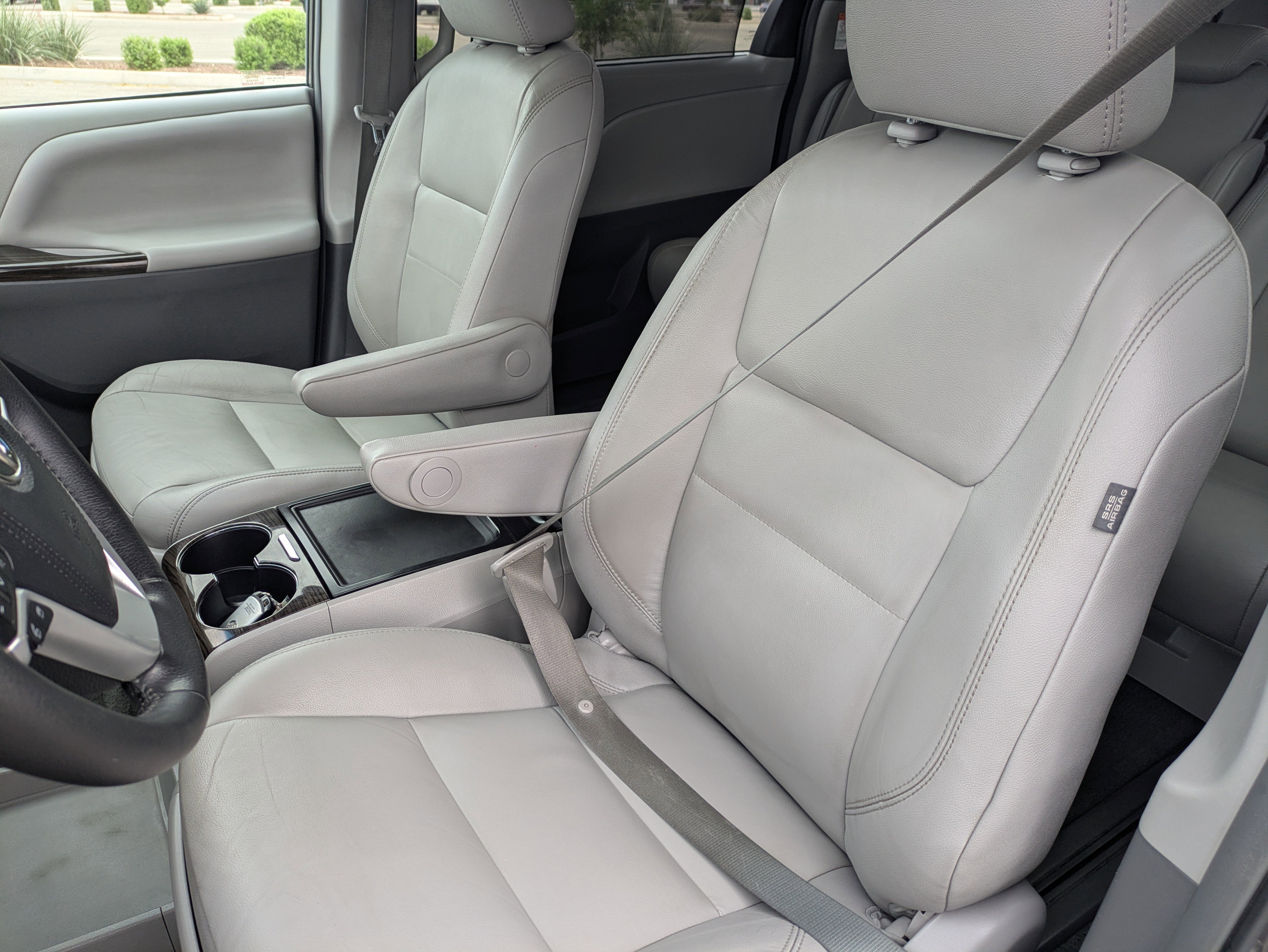 Used 2017 Toyota Sienna XLE w/ XLE Navigation Package FWD image 25