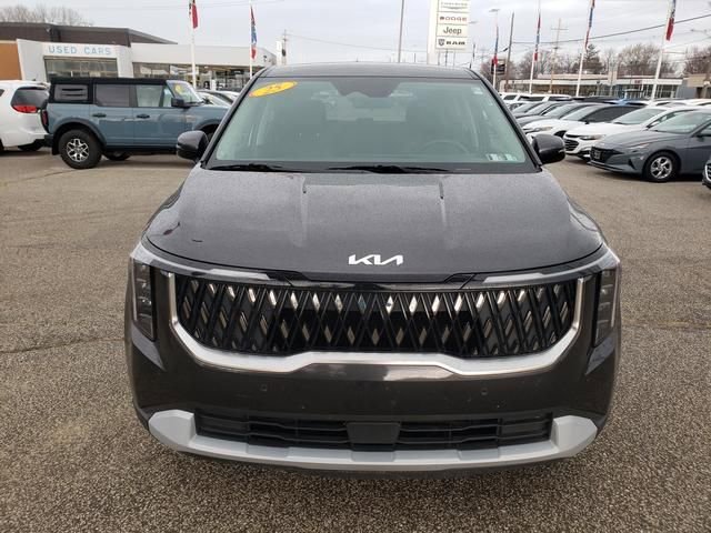 Used 2025 Kia Carnival image 9