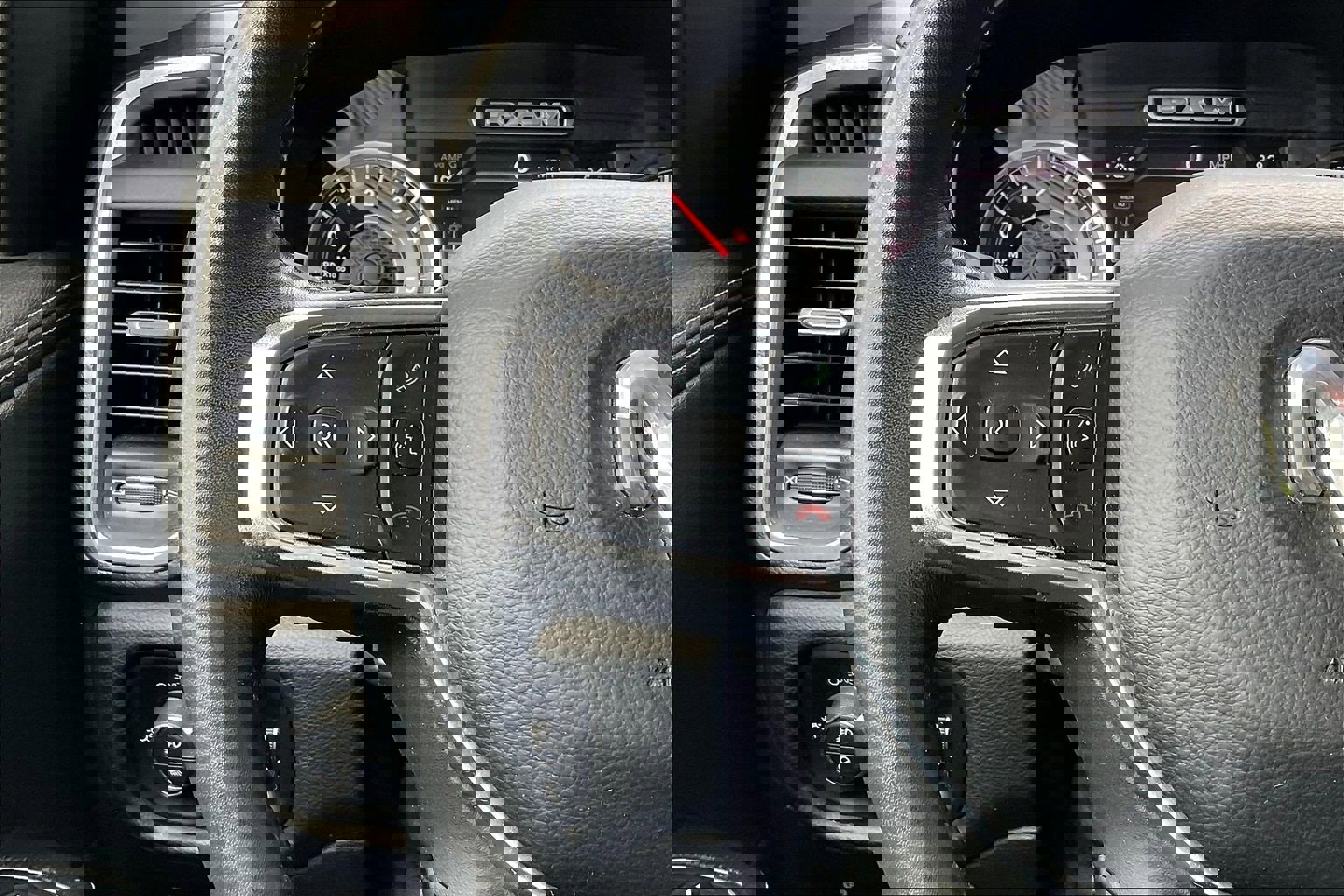 Used 2020 RAM 1500 Laramie image 12