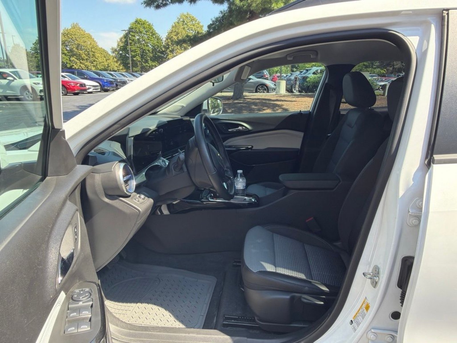Used 2024 Chevrolet Trax LT w/ Driver Confidence Package FWD image 8