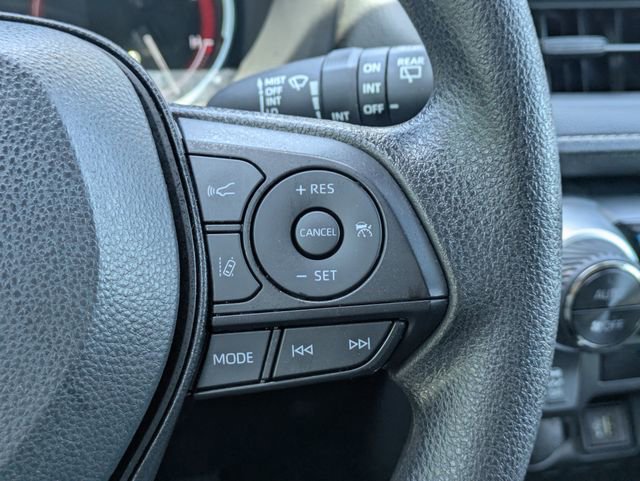 Used 2025 Toyota RAV4 XLE FWD image 27