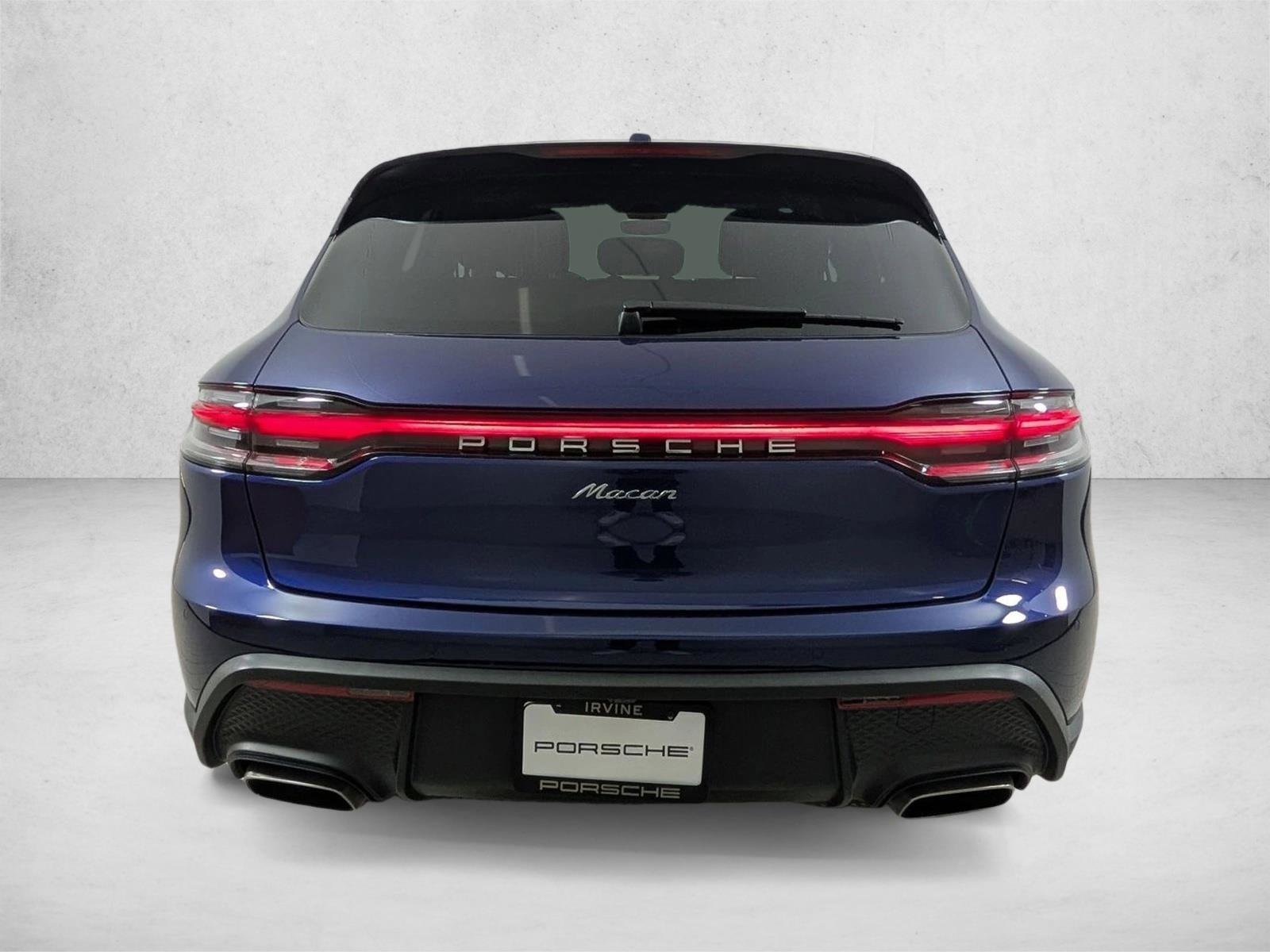 Certified 2025 Porsche Macan AWD/4WD image 10
