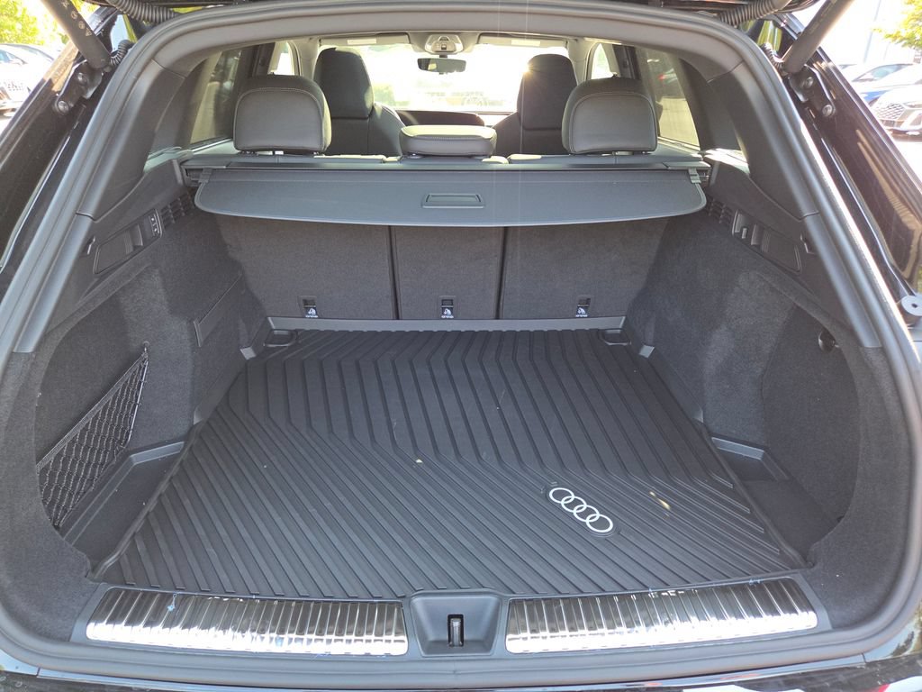 New 2026 Audi SQ5 Prestige AWD/4WD image 11