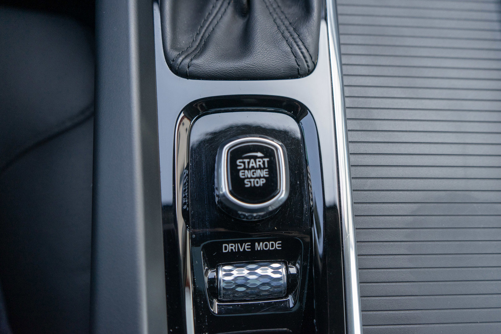 Used 2019 Volvo XC60 T6 Momentum w/ Advanced Package image 23