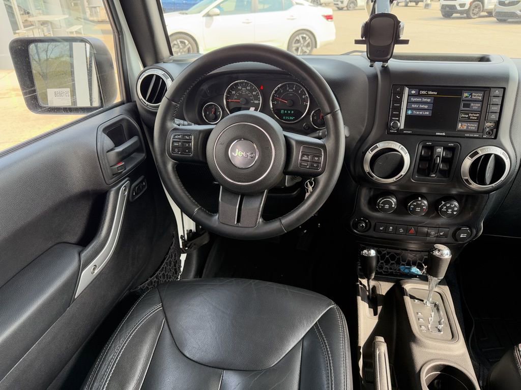 Used 2015 Jeep Wrangler Unlimited Rubicon w/ Connectivity Group AWD/4WD image 24