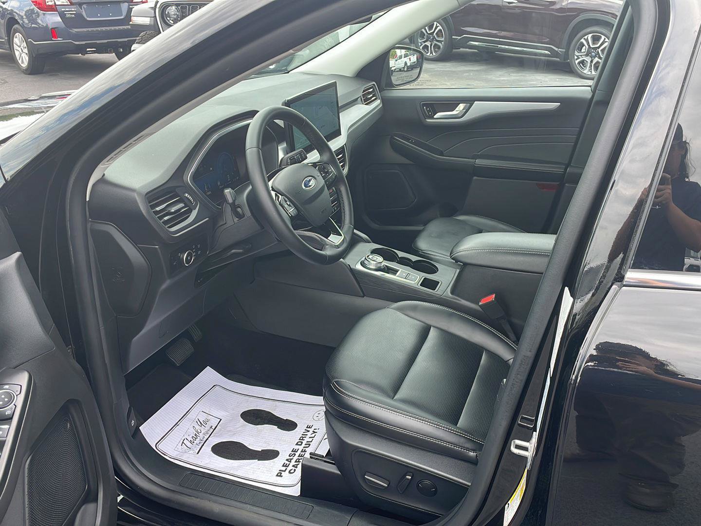 Used 2025 Ford Escape Platinum AWD/4WD image 10
