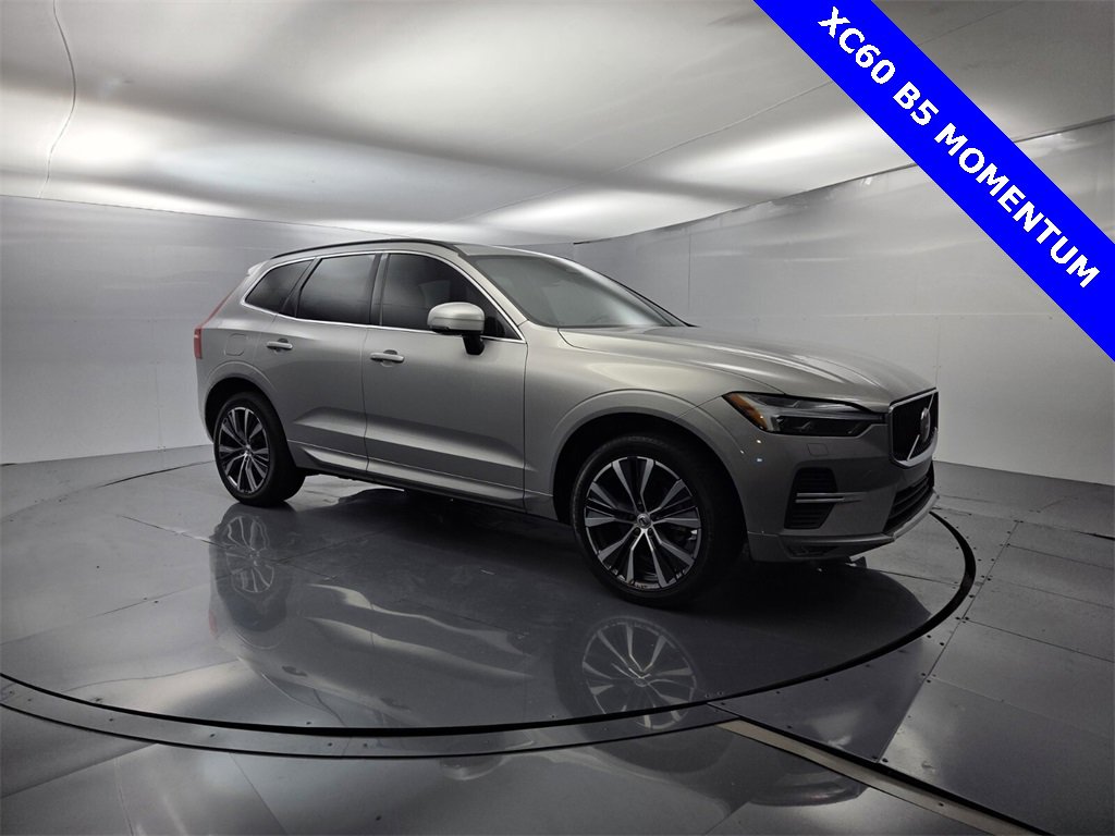Used 2022 Volvo XC60 B5 Momentum image 3