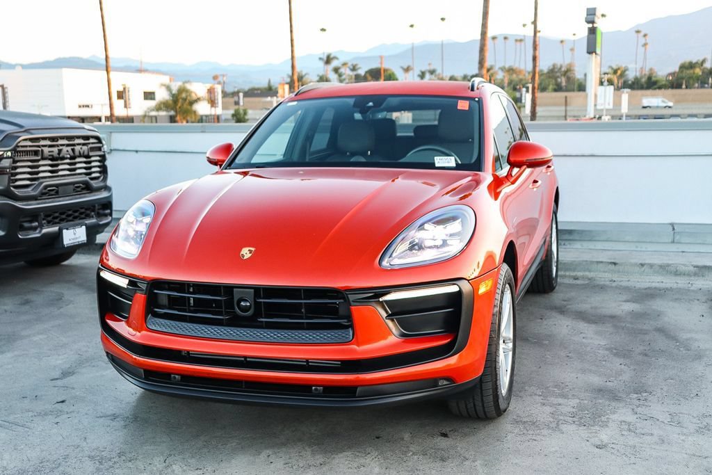 Used 2024 Porsche Macan AWD/4WD image 4