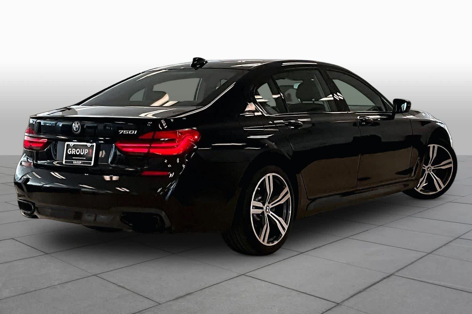 Used 2019 BMW 750i w/ Executive Package RWD image 10