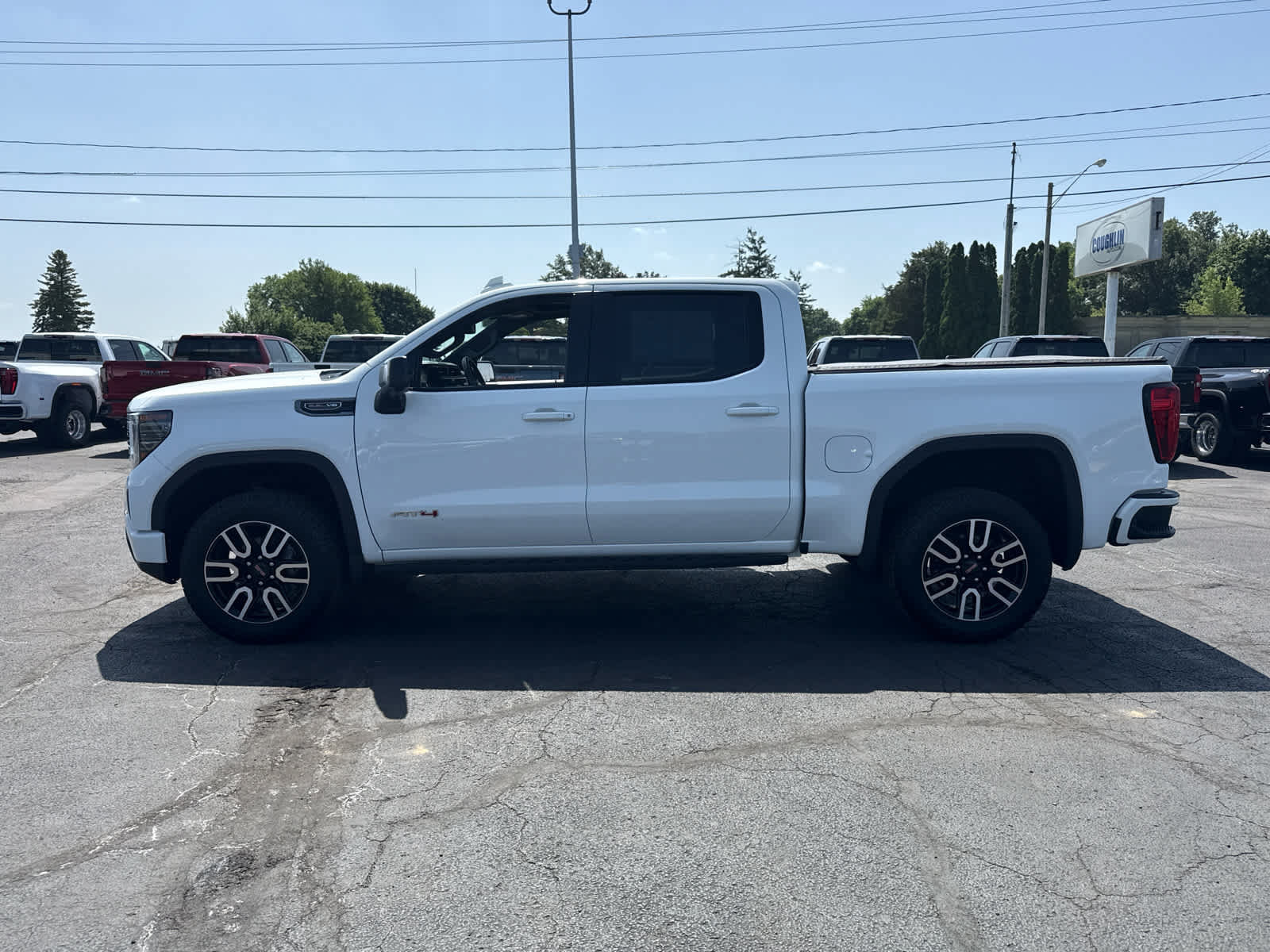 Certified 2022 GMC Sierra 1500 AT4 w/ AT4 Premium Package AWD/4WD image 2