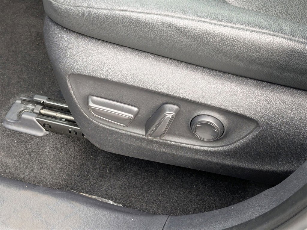 Used 2025 Toyota Grand Highlander AWD image 19