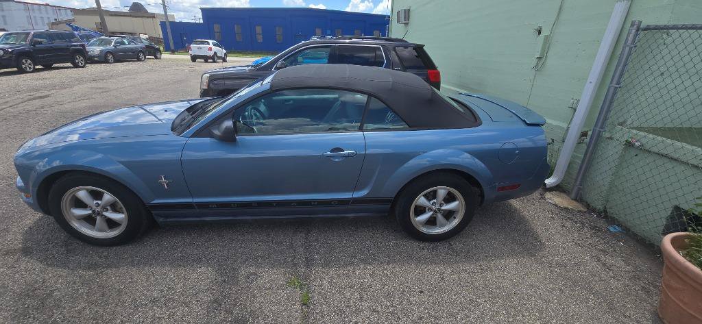 Used 2007 Ford Mustang Convertible RWD image 13