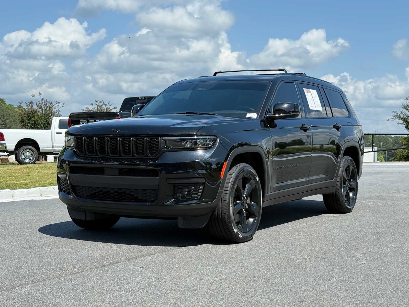 Used 2023 Jeep Grand Cherokee L Laredo AWD/4WD image 1