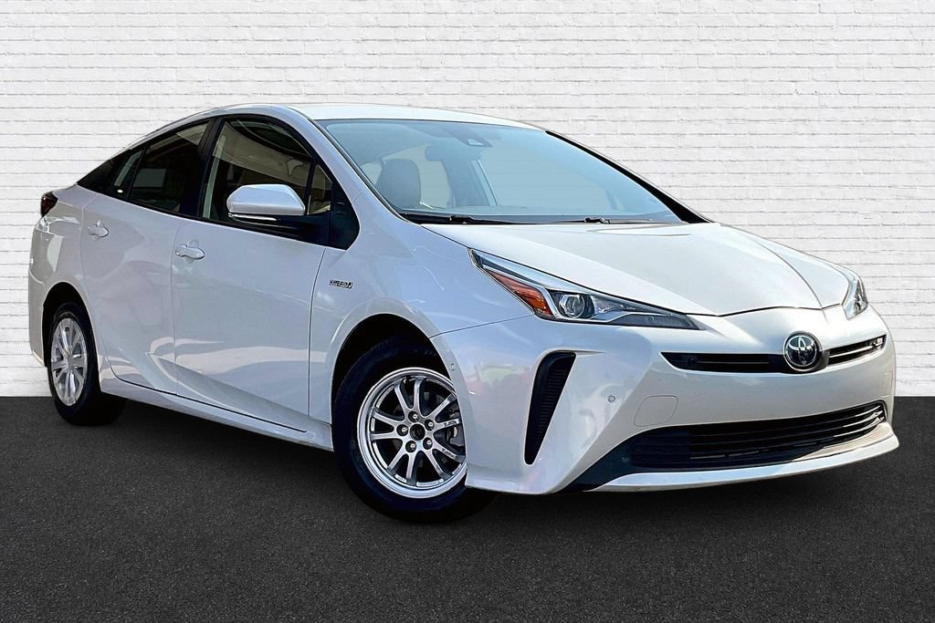 Used 2022 Toyota Prius LE FWD image 3