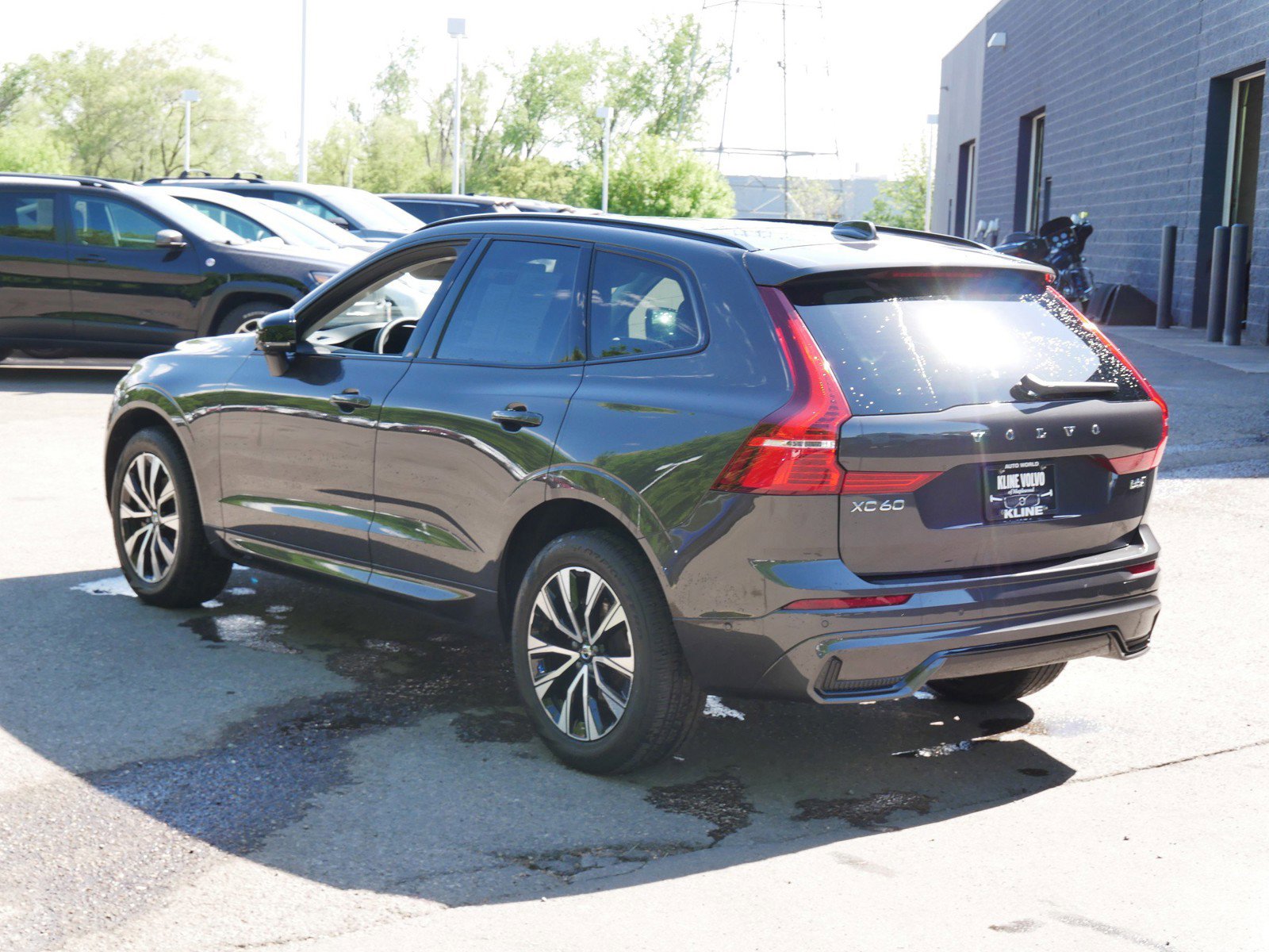 Certified 2025 Volvo XC60 B5 Plus AWD/4WD image 5