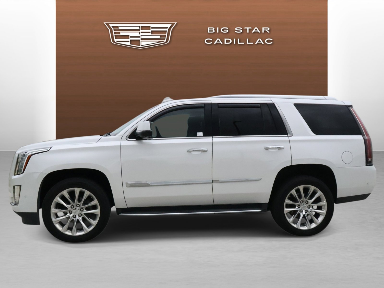 Used 2019 Cadillac Escalade Luxury RWD image 2
