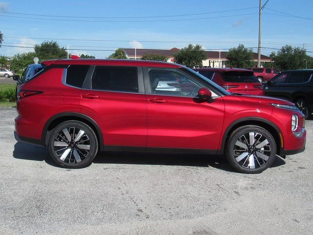 New 2025 Mitsubishi Outlander SE image 2