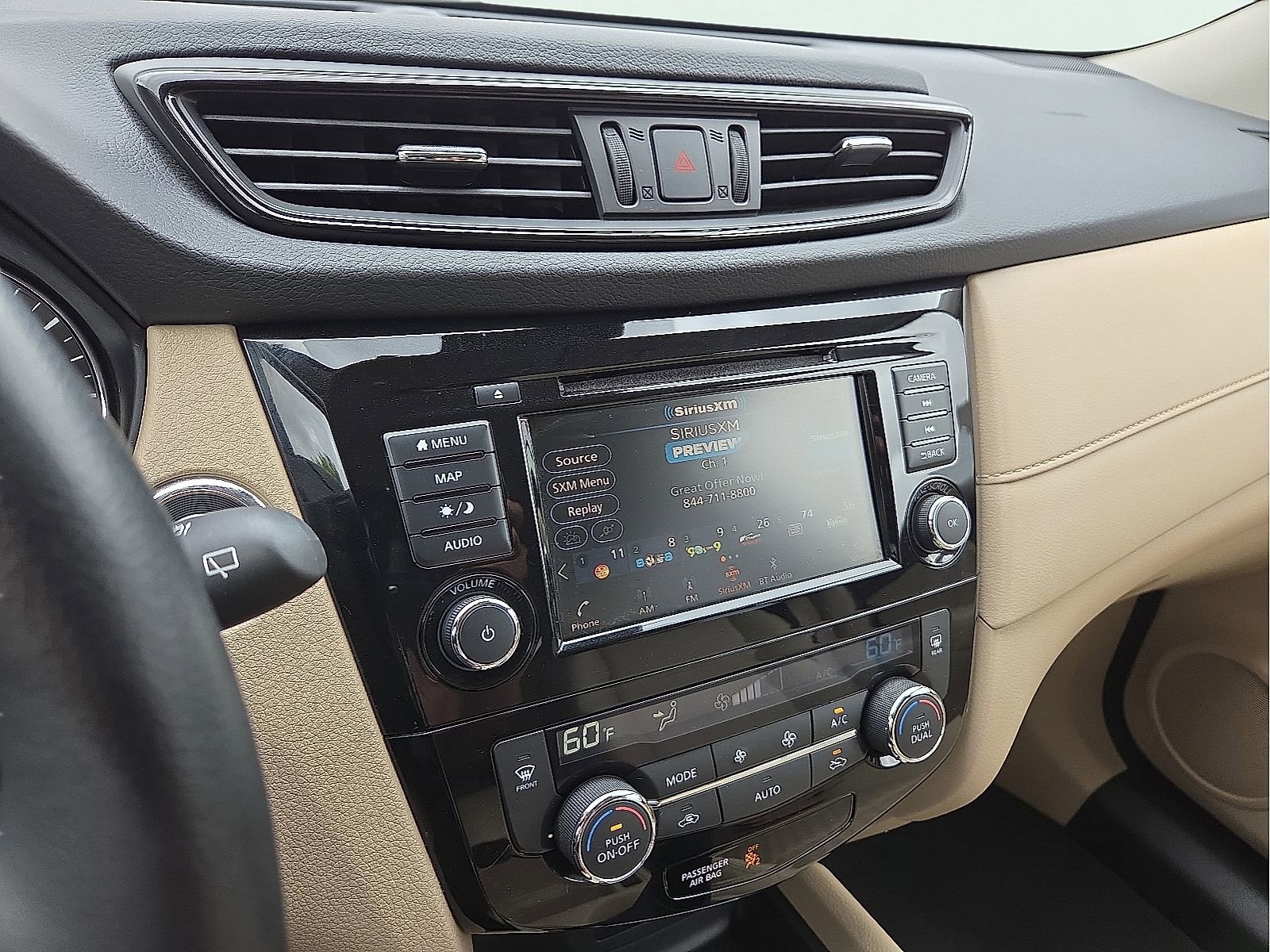 Used 2020 Nissan Rogue SV w/ Premium Package image 16