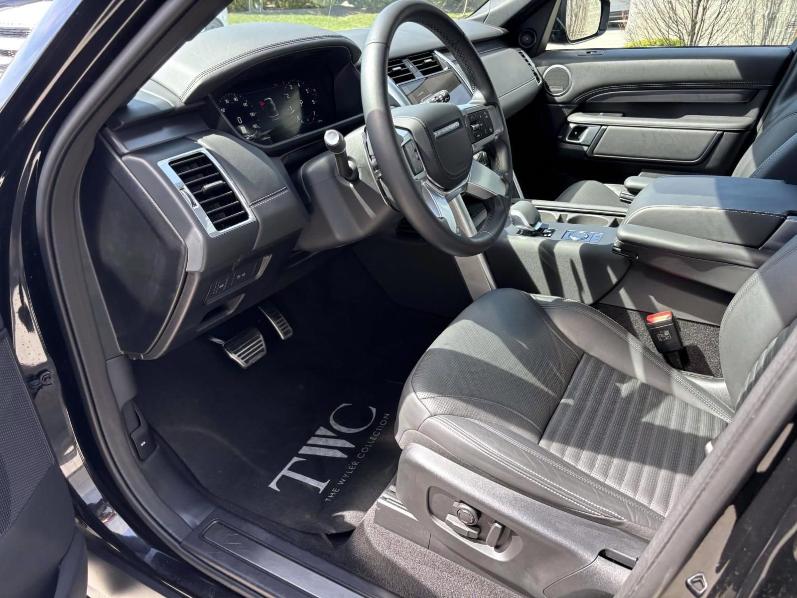 Used 2025 Land Rover Discovery Metropolitan Edition AWD/4WD image 9
