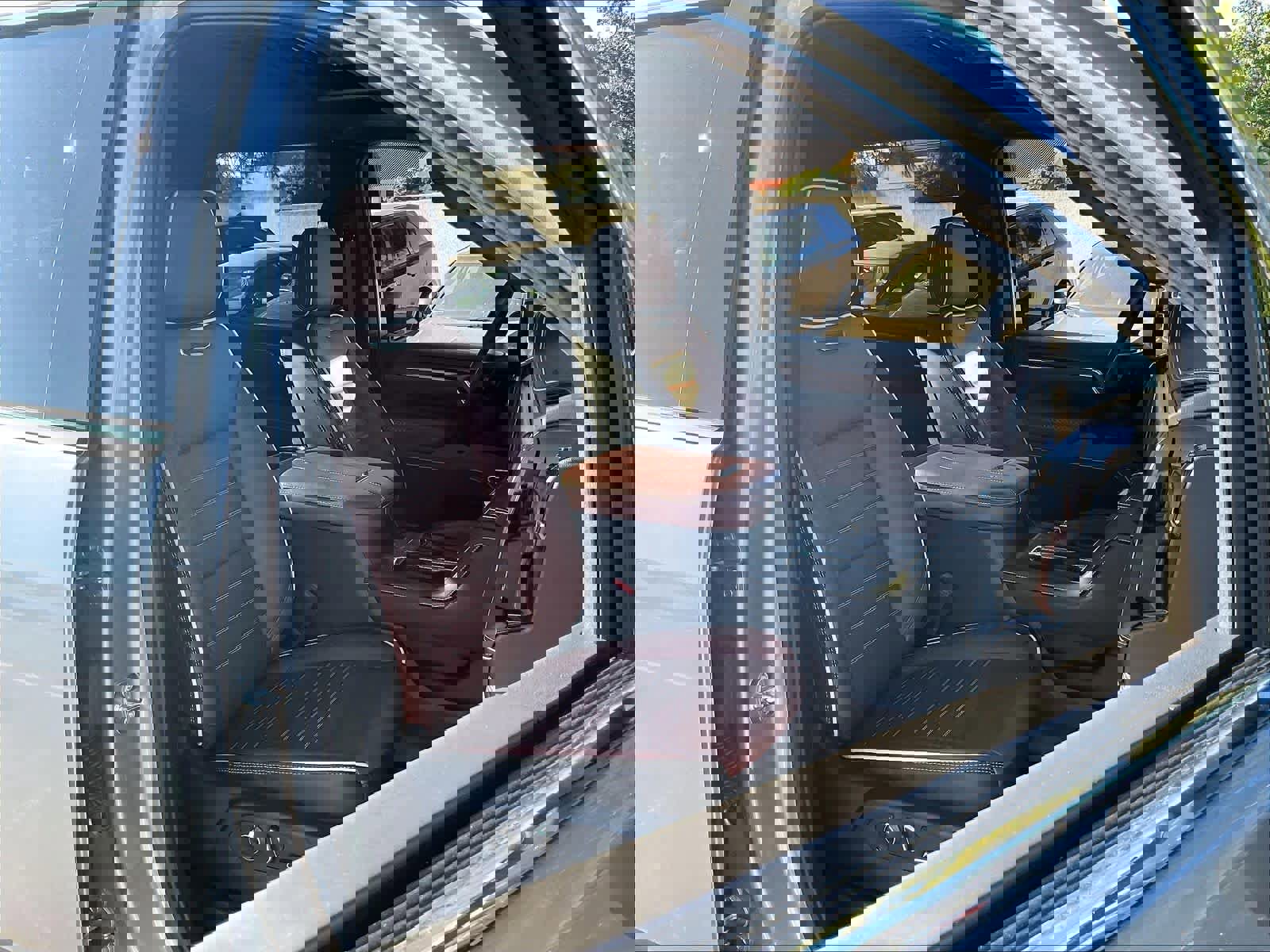 Used 2025 GMC Sierra 2500 Denali Ultimate w/ Max Trailering Package image 10