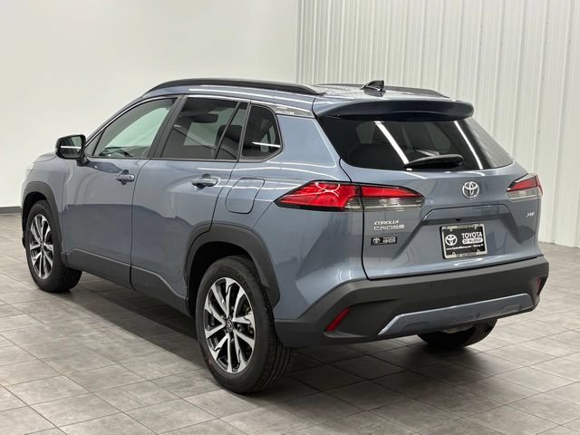 Used 2025 Toyota Corolla Cross XLE FWD image 4