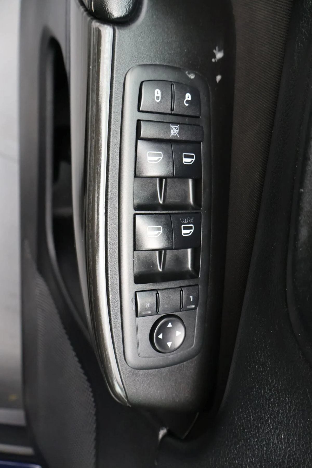 Used 2014 Jeep Cherokee Latitude w/ Cold Weather Group AWD/4WD image 27
